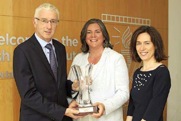 Article of the Year Award presentation